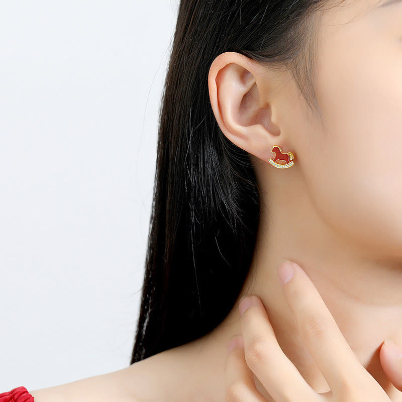 Orecchini Buddha Stones in argento sterling 925 con design dell'anno del cavallo e agata rossa, simbolo di fiducia - image 4