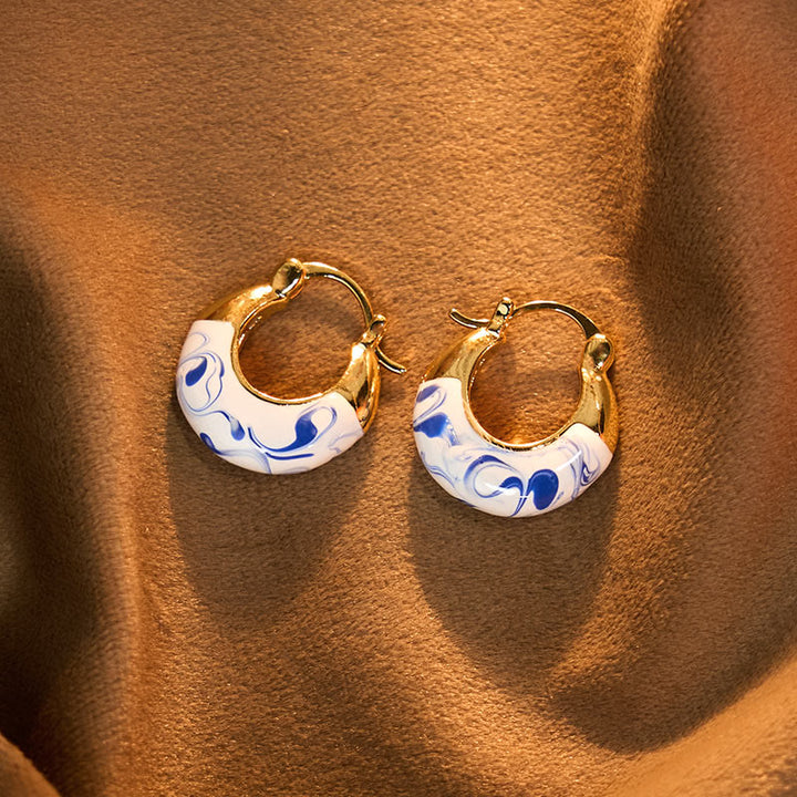 Orecchini a forma di U Buddha Stones placcate in rame e smalto color oro 18k - image 4