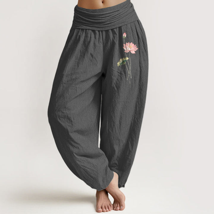Pantaloni harem in puro cotone con elastico in vita, motivo con foglie di loto e fiori di loto rosa Buddha Stones - Grigio tenue - US16, UK/AU20, EU48 (3XL) - image 0