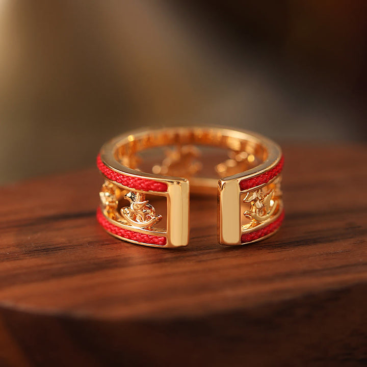 Anello di apertura in rame con benedizione della fortuna dell'anno del cavallo dorato Buddha Stones - image 2