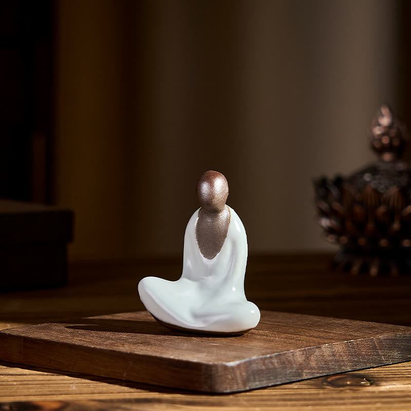 Buddha Stones Piccola statua in ceramica di Buddha senza forma che medita Decorazione per la casa Zen 4*2,5*5 cm - image 4