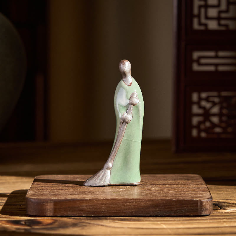 Buddha Stones Piccolo Buddha senza forma Monaco che spazza Statua in ceramica Decorazione per la casa 3,5*1,5*7 cm - image 1
