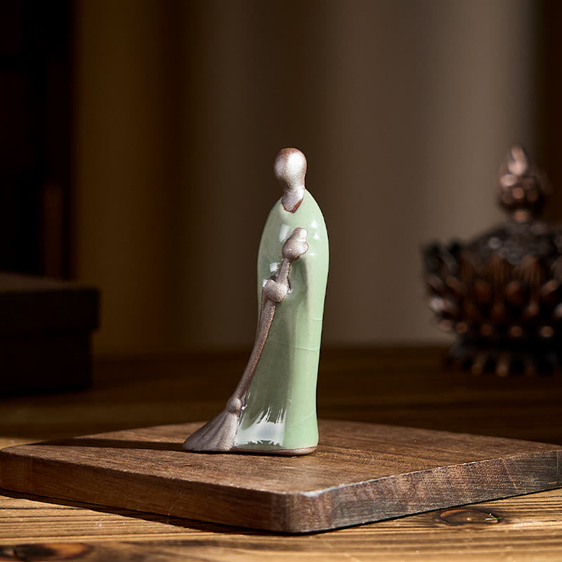 Buddha Stones Piccolo Buddha senza forma Monaco che spazza Statua in ceramica Decorazione per la casa 3,5*1,5*7 cm - image 2