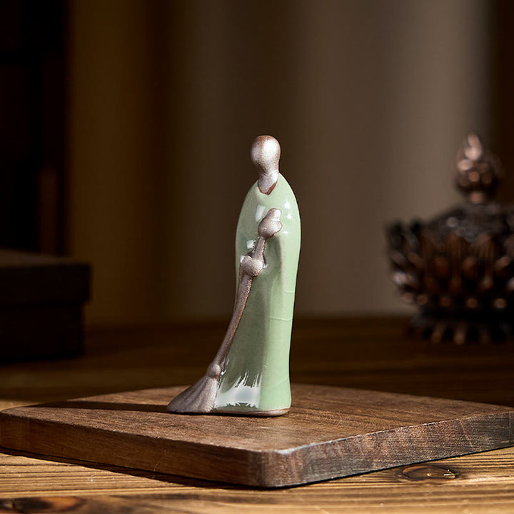 Buddha Stones Piccolo Buddha senza forma Monaco che spazza Statua in ceramica Decorazione per la casa 3,5*1,5*7 cm - image 2