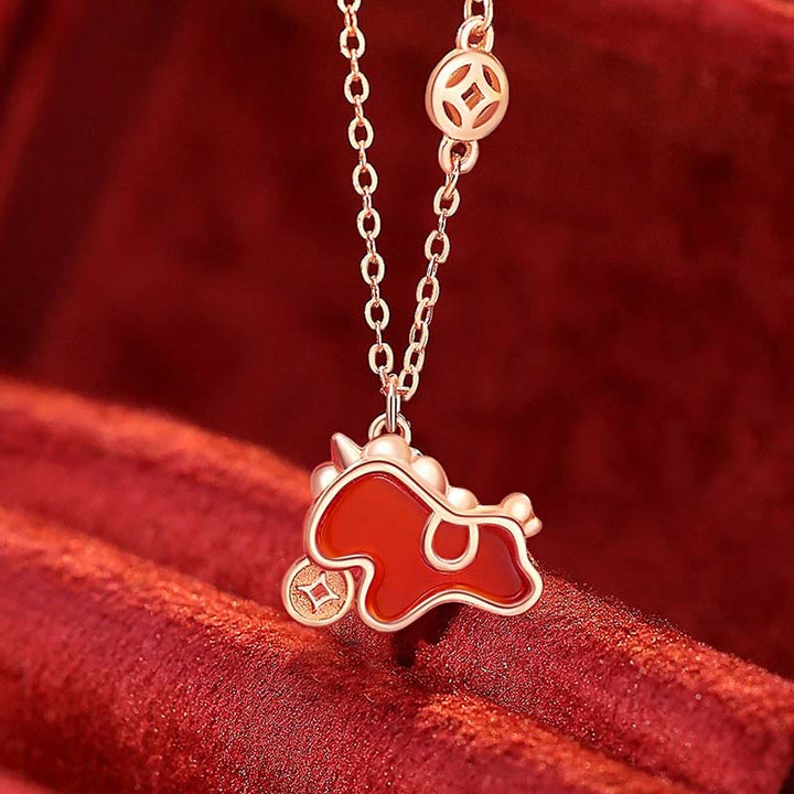 Collana con ciondolo a forma di moneta dell'anno del cavallo in argento sterling 925 Buddha Stones e agata rossa. - Collana a forma di cavallo - image 0