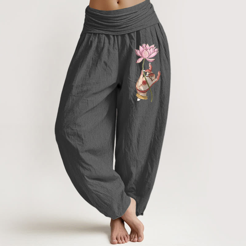 Pantaloni harem in cotone con elastico in vita e motivo a loto delicato Buddha Stones in mano - Abbronzatura - US16, UK/AU20, EU48 (3XL) - image 8