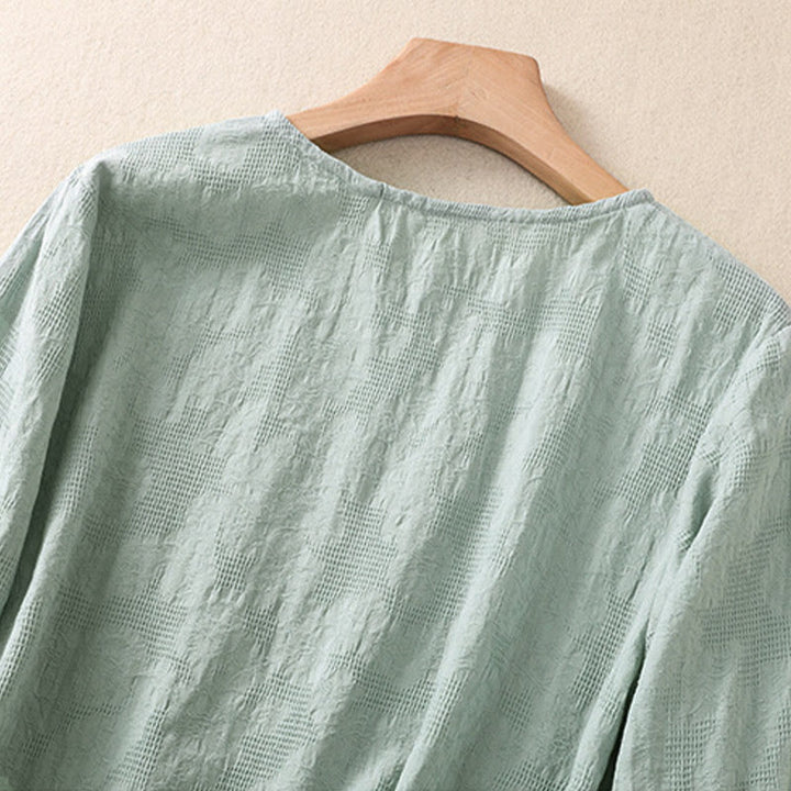 Camicia da donna a maniche lunghe con orlo irregolare e pieghe, stampa jacquard con motivo Buddha Stones. - image 36