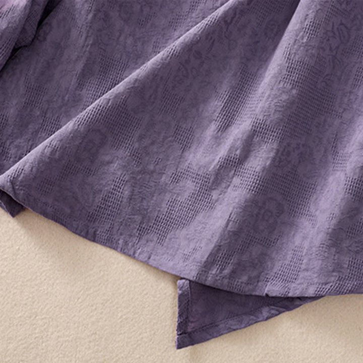 Camicia da donna a maniche lunghe con orlo irregolare e pieghe, stampa jacquard con motivo Buddha Stones. - image 7