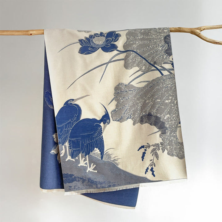 Sciarpa morbida con motivo a scialle, motivo a Buddha Stones invernale, uccelli, fiori di loto e foglie - SteelBlue - 180*65cm - image 8