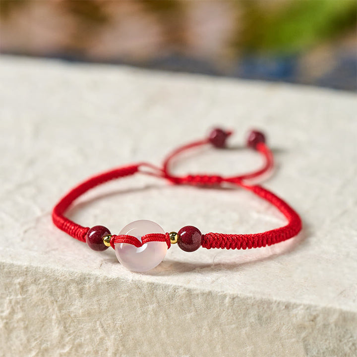 Bracciale con nodo piatto in agata bianca, Buddha Stones della pace, nodo diamantato e cordino rosso - image 27