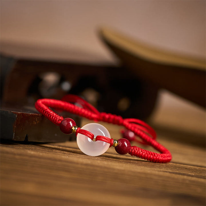 Bracciale con nodo piatto in agata bianca, Buddha Stones della pace, nodo diamantato e cordino rosso - image 30