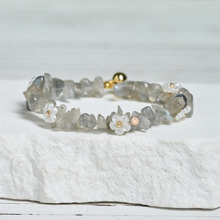 Bracciale Buddha Stones con design a fiore di cristallo irregolare e ametista e cristallo bianco - image 21
