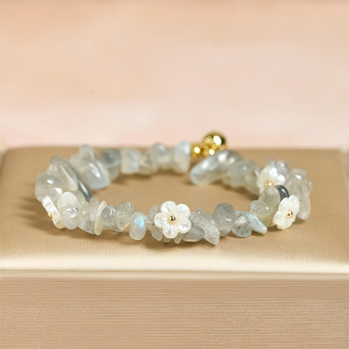 Bracciale Buddha Stones con design a fiore di cristallo irregolare e ametista e cristallo bianco - image 18