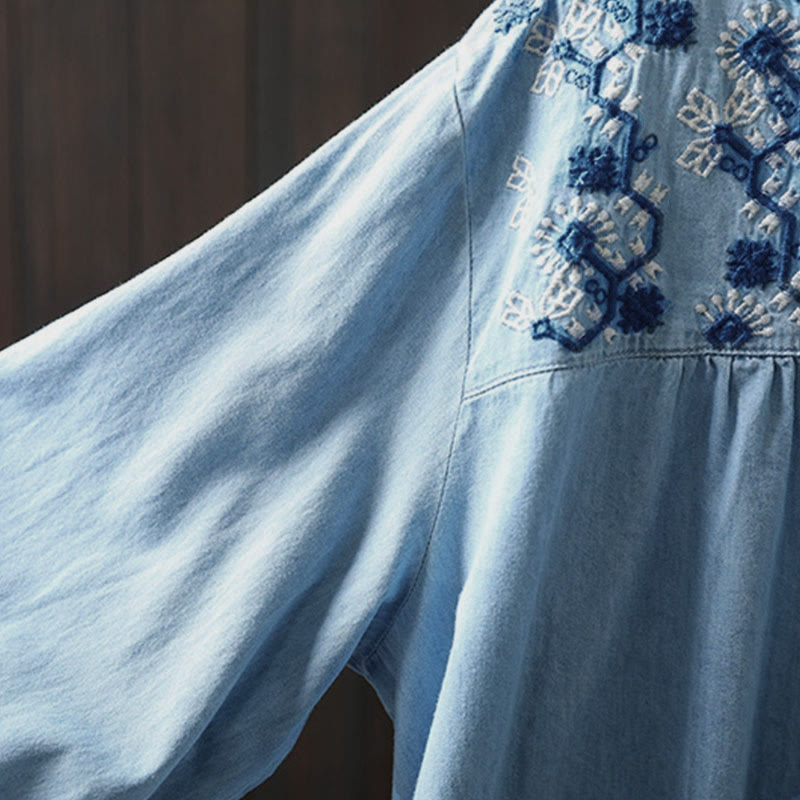 Camicia da donna a maniche lunghe in denim di cotone con bottoni mezzi, ricamo floreale e geometrie Buddha Stones - image 9