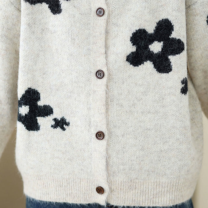 Cardigan lavorato a maglia a maniche lunghe in cotone con bottoni, fiori invernali e pietre Buddha Stones da donna - image 15