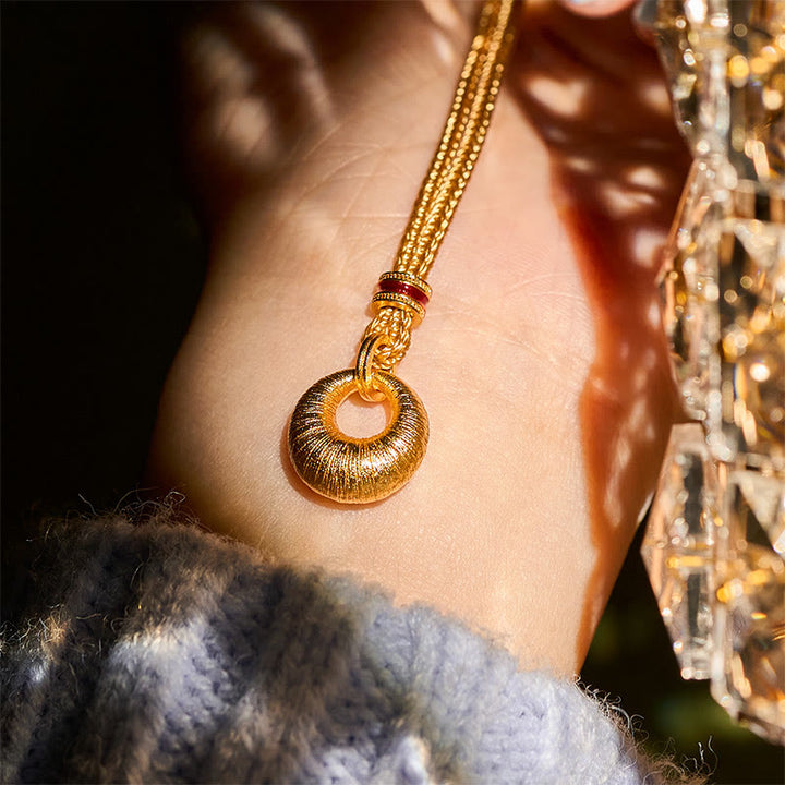 Collana con ciondolo Buddha Stones in rame placcato oro 24k con fibbia della pace e texture, simbolo di ricchezza - image 12