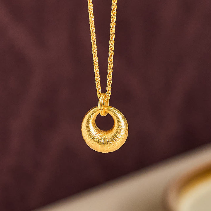 Collana con ciondolo Buddha Stones in rame placcato oro 24k con fibbia della pace e texture, simbolo di ricchezza - image 2