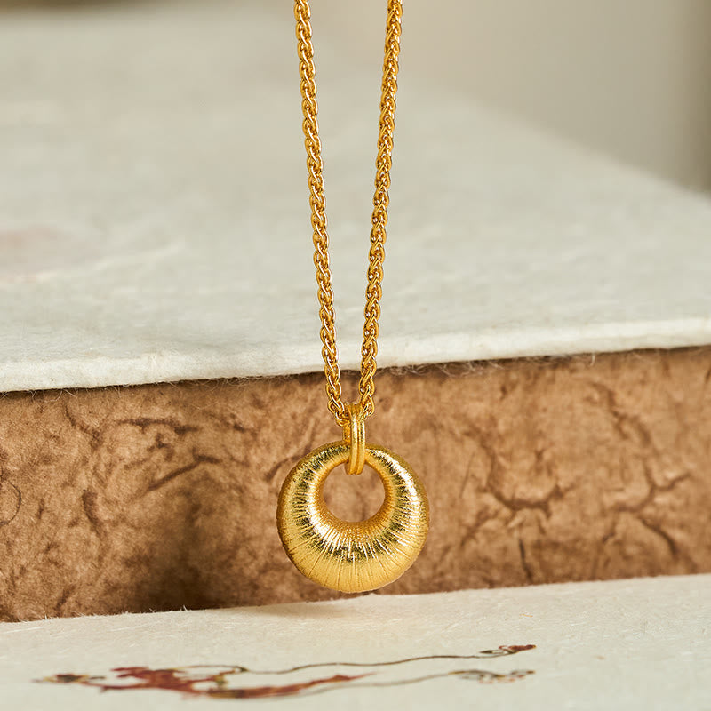 Collana con ciondolo Buddha Stones in rame placcato oro 24k con fibbia della pace e texture, simbolo di ricchezza - image 1