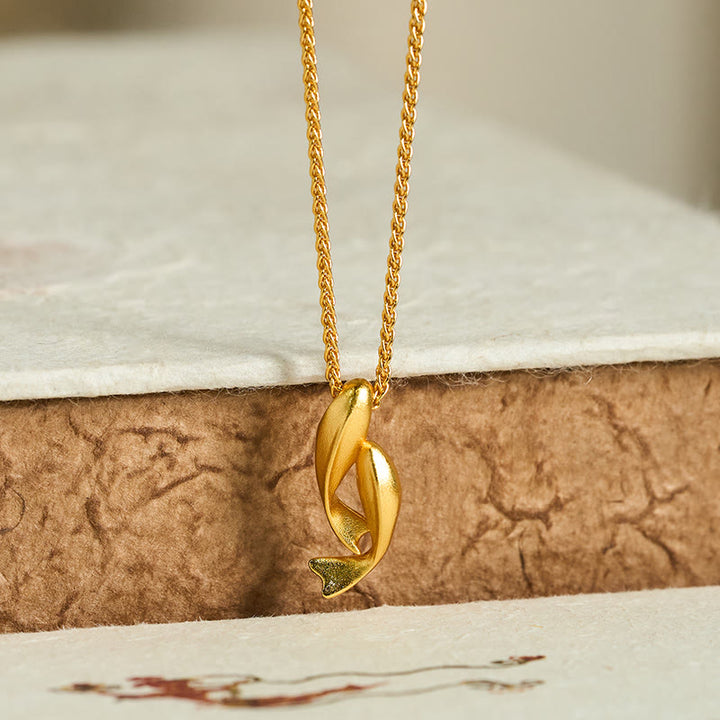 Collana con ciondolo a forma di pesce koi doppio con Buddha Stones e catena in ottone placcato oro 24k - image 1