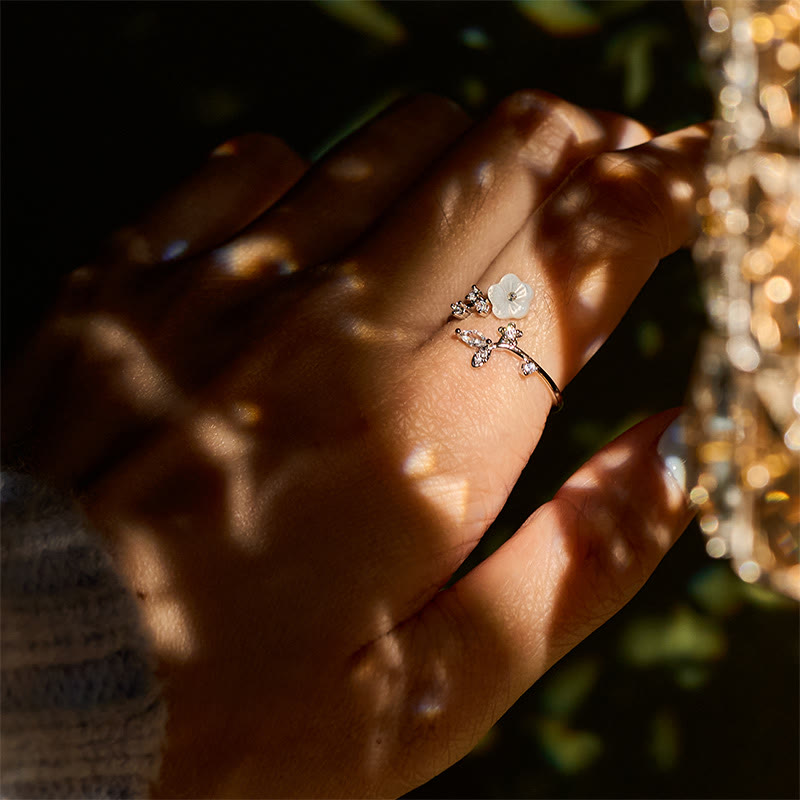 Anello di rame curativo regolabile con motivo a fiori bianchi Buddha Stones - image 21