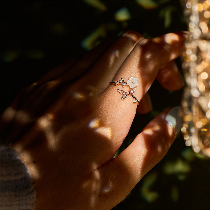 Anello di rame curativo regolabile con motivo a fiori bianchi Buddha Stones - image 9