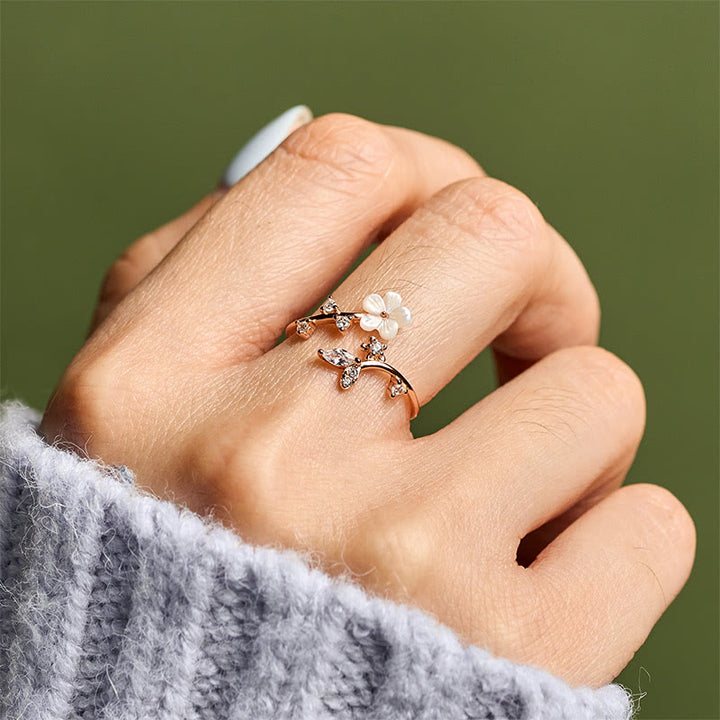 Anello di benedizione regolabile con motivo floreale bianco in argento sterling 925 Buddha Stones - image 5