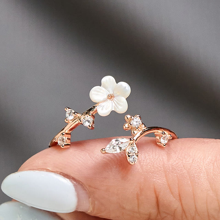 Anello di benedizione regolabile con motivo floreale bianco in argento sterling 925 Buddha Stones - image 2