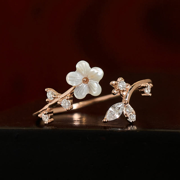 Anello di benedizione regolabile con motivo floreale bianco in argento sterling 925 Buddha Stones - image 1