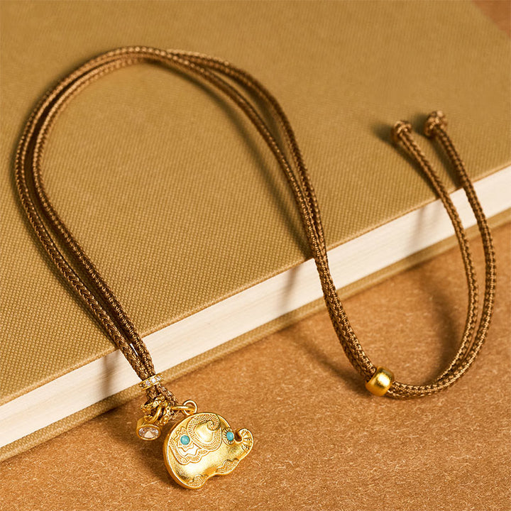 Collana con ciondolo a forma di corda intrecciata in ottone placcato oro 24k con simbolo dell'elefante e Buddha Stones - image 3