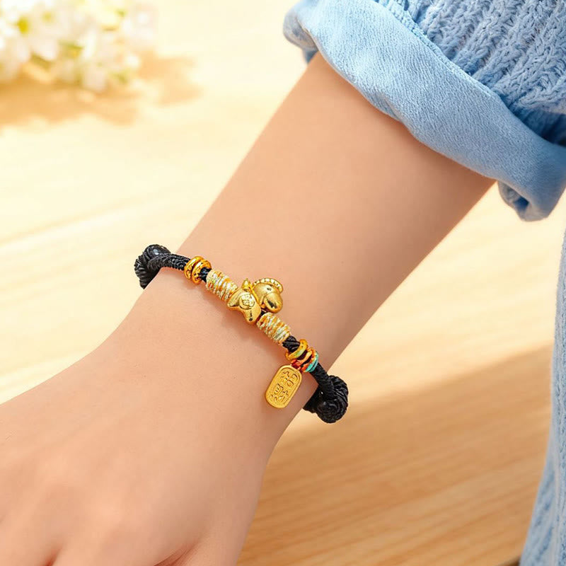 Bracciale intrecciato con ciondolo portafortuna e cordino rosso e nero dell'anno del cavallo Buddha Stones - image 15