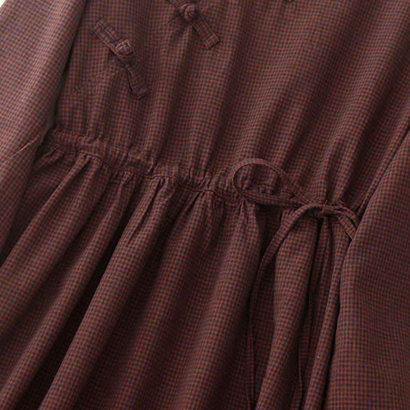 Abito midi a maniche lunghe con tasche, colletto rialzato, bottoni a rana e motivo scozzese marrone autunnale Buddha Stones - image 5