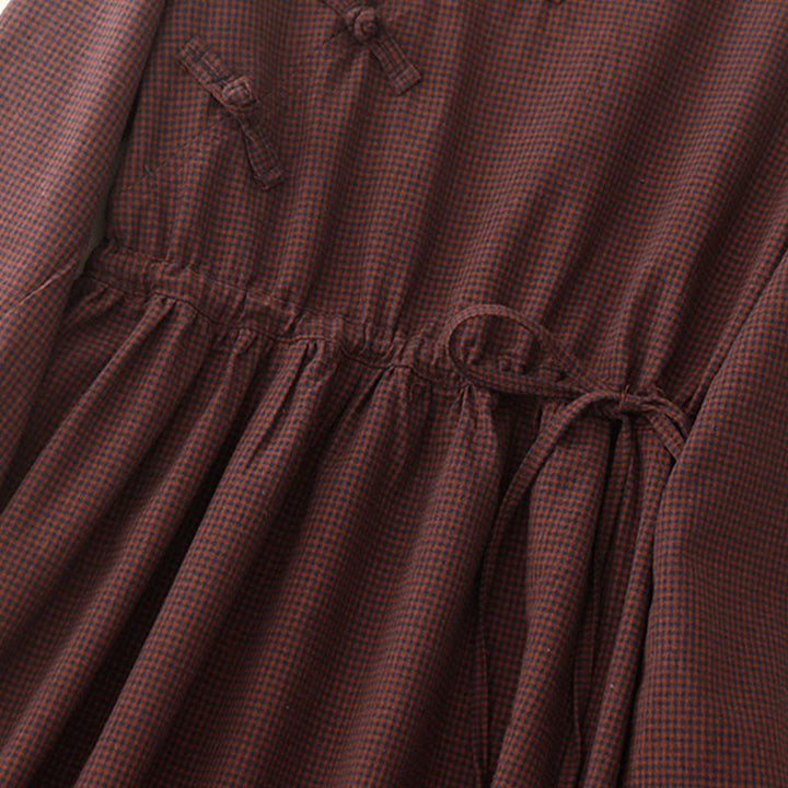 Abito midi a maniche lunghe con tasche, colletto rialzato, bottoni a rana e motivo scozzese marrone autunnale Buddha Stones - image 5