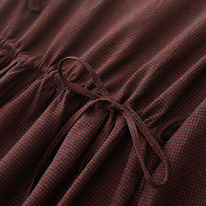 Abito midi a maniche lunghe con tasche, colletto rialzato, bottoni a rana e motivo scozzese marrone autunnale Buddha Stones - image 7