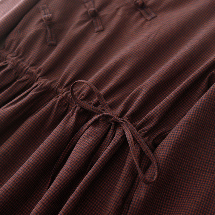 Abito midi a maniche lunghe con tasche, colletto rialzato, bottoni a rana e motivo scozzese marrone autunnale Buddha Stones - image 6