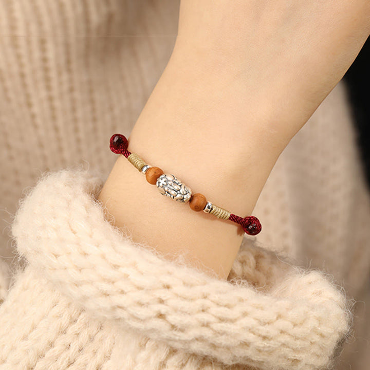 Braccialetto portafortuna intrecciato a mano con perline in legno di pesca, in argento sterling 999, con ciondolo Pixiu Buddha Stones - image 10