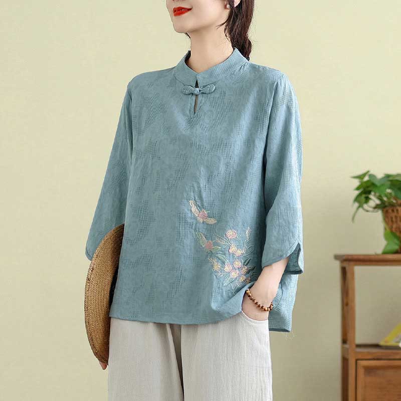Camicia da donna in cotone con collo alla coreana, maniche a tre quarti, ricamo floreale con Buddha Stones un bottone a forma di rana - Azzurro chiaro - US12, UK/AU16, EU44 (3XL) - image 8