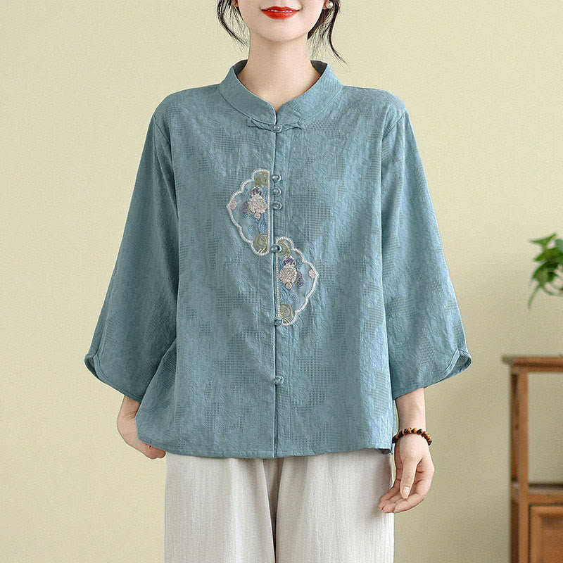 Camicia da donna in cotone con maniche a tre quarti, bottoni a rana, ricamo floreale in jacquard Buddha Stones - Azzurro chiaro - US12, UK/AU16, EU44 (3XL) - image 9