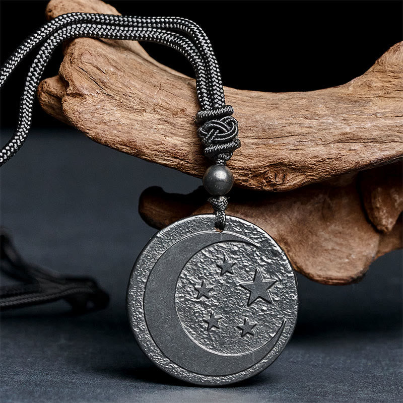 Collana con ciondolo di protezione in pietra di shungite autentica con design rotondo a forma di stella di luna Buddha Stones - image 1