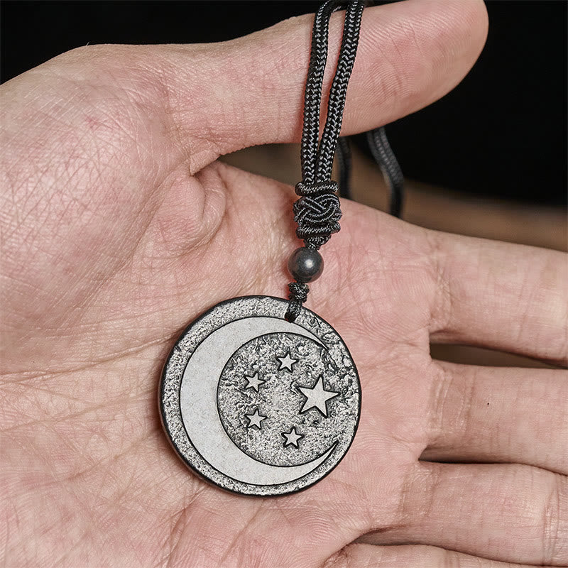 Collana con ciondolo di protezione in pietra di shungite autentica con design rotondo a forma di stella di luna Buddha Stones - image 6