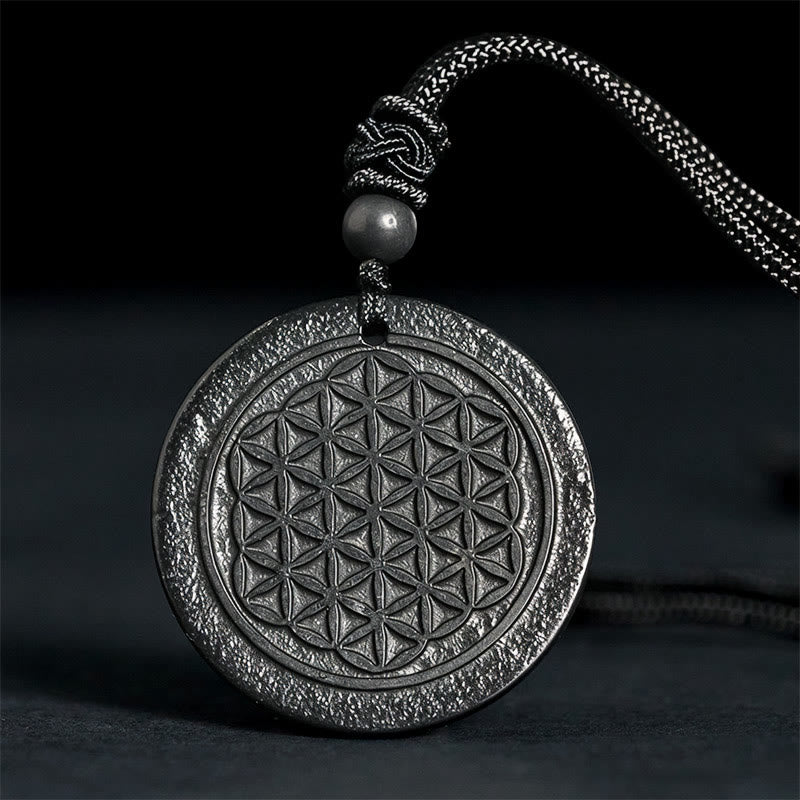 Collana con ciondolo di protezione in pietra di shungite autentica con intaglio del fiore della vita Buddha Stones - Fiore della Vita (Rilievo) - 35-40 mm - image 0