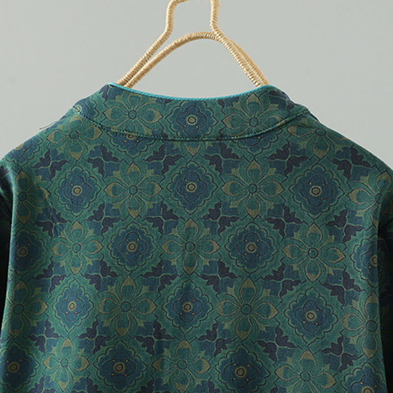 Abito midi a maniche lunghe con motivo floreale, colletto rialzato e bottoni a rana, motivo Buddha Stones - image 2