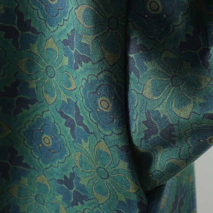 Abito midi a maniche lunghe con motivo floreale, colletto rialzato e bottoni a rana, motivo Buddha Stones - image 10