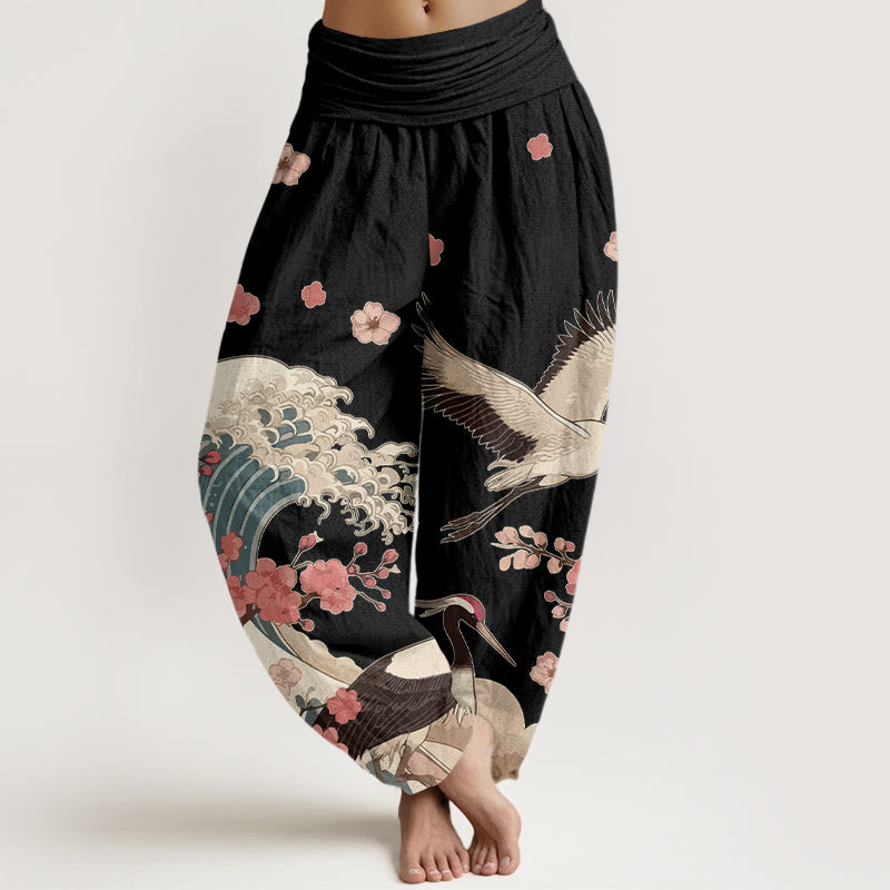 Pantaloni harem da donna con elastico in vita, in puro Buddha Stones , con gru e fiori di pesco e oceano - Nero - US16, UK/AU20, EU48 (3XL) - image 5