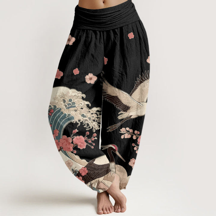 Pantaloni harem da donna con elastico in vita, in puro Buddha Stones , con gru e fiori di pesco e oceano - Nero - US16, UK/AU20, EU48 (3XL) - image 5