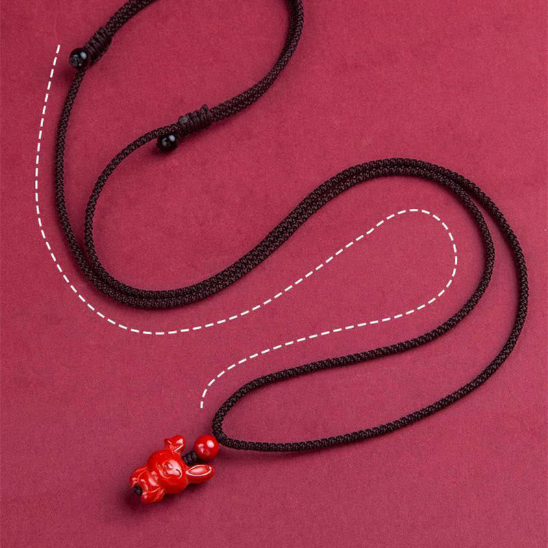 Collana con ciondolo in corda di benedizione in cinabro con design inciso, anno del cavallo, zodiaco cinese Buddha Stones - image 17