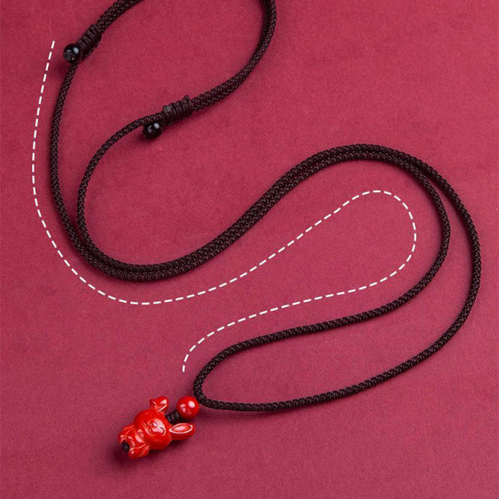 Collana con ciondolo in corda di benedizione in cinabro con design inciso, anno del cavallo, zodiaco cinese Buddha Stones - image 17
