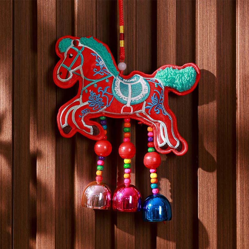 Decorazione da appendere con nappa a campana ricamata con Buddha Stones dell'anno del cavallo - Campanulare rosso cavallo (10*13 cm) - image 7