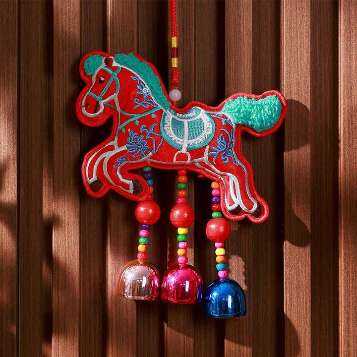 Decorazione da appendere con nappa a campana ricamata con Buddha Stones dell'anno del cavallo - Campanulare rosso cavallo (10*13 cm) - image 7