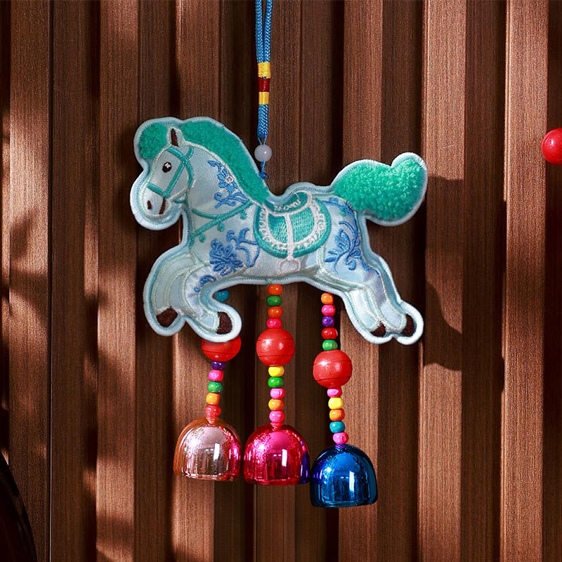 Decorazione da appendere con nappa a campana ricamata con Buddha Stones dell'anno del cavallo - Campanello a forma di cavallo blu (10*13 cm) - image 8