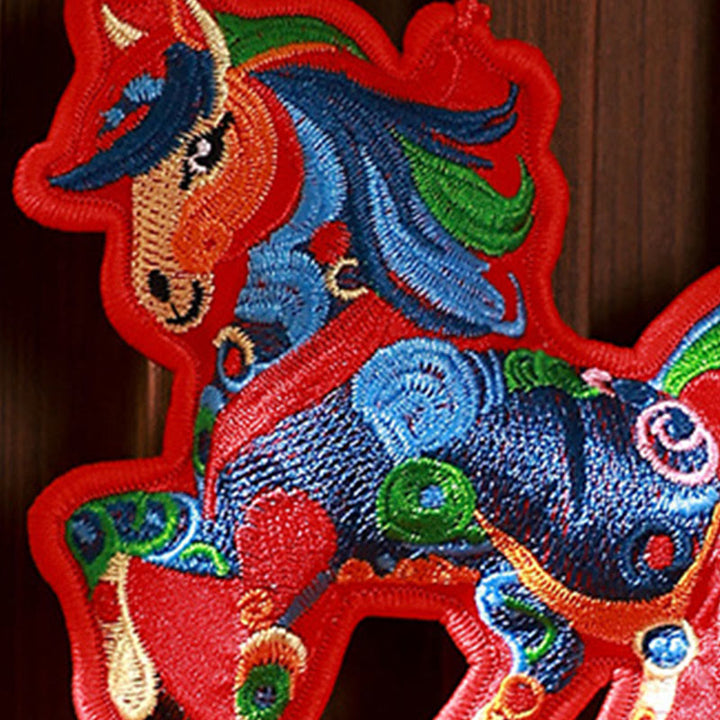 Decorazione da appendere con nappa a campana ricamata con Buddha Stones dell'anno del cavallo - image 5